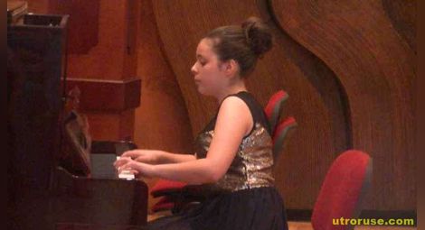 Млади русенски пианисти печелят  първи награди на фестивал в Несебър